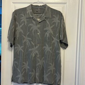 Tommy Bahama Men Shirt. Size Medium